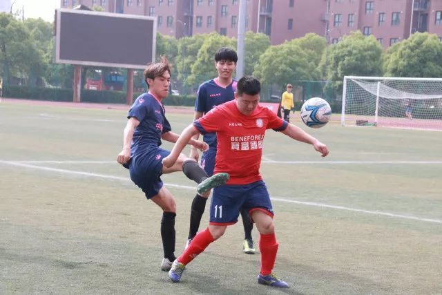 媒体人：杨瀚森不是不能抢好篮板球 是态度问题 再不进步会被淘汰